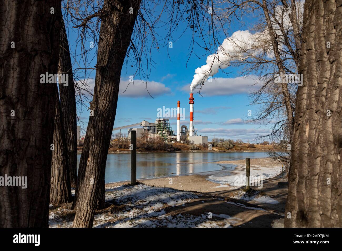 Sidney, Montana - ein Kohlekraftwerk durch Montana-Dakota Utilities Co., eine Tochtergesellschaft der MDU Resources Group betrieben, an den Ufern des Yellowst Stockfoto