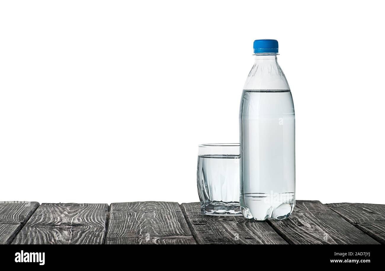 Kunststoff Flasche und ein Glas mit Wasser Stockfoto