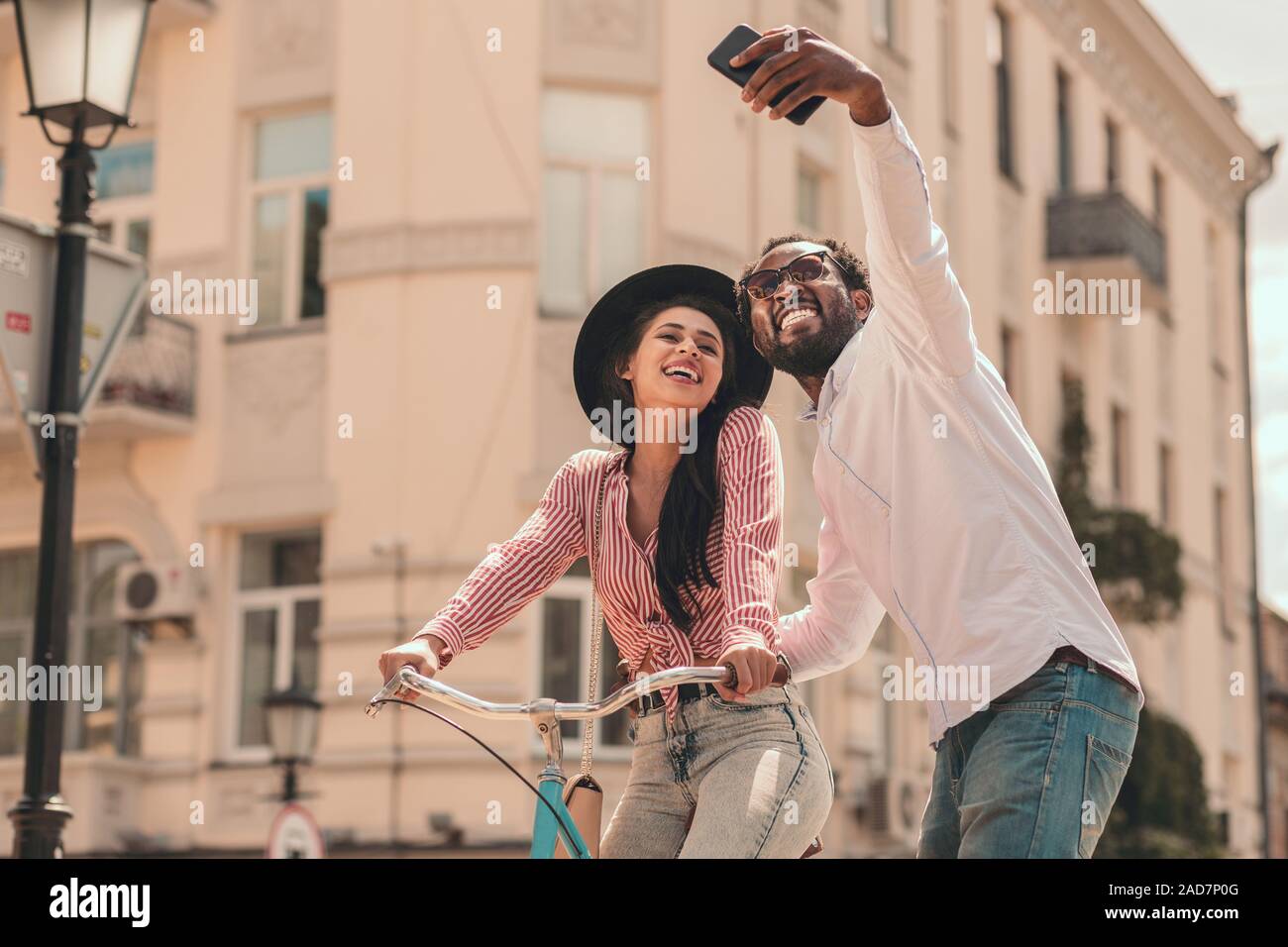 Lustige selfies im Freien zusammen Foto Stockfoto