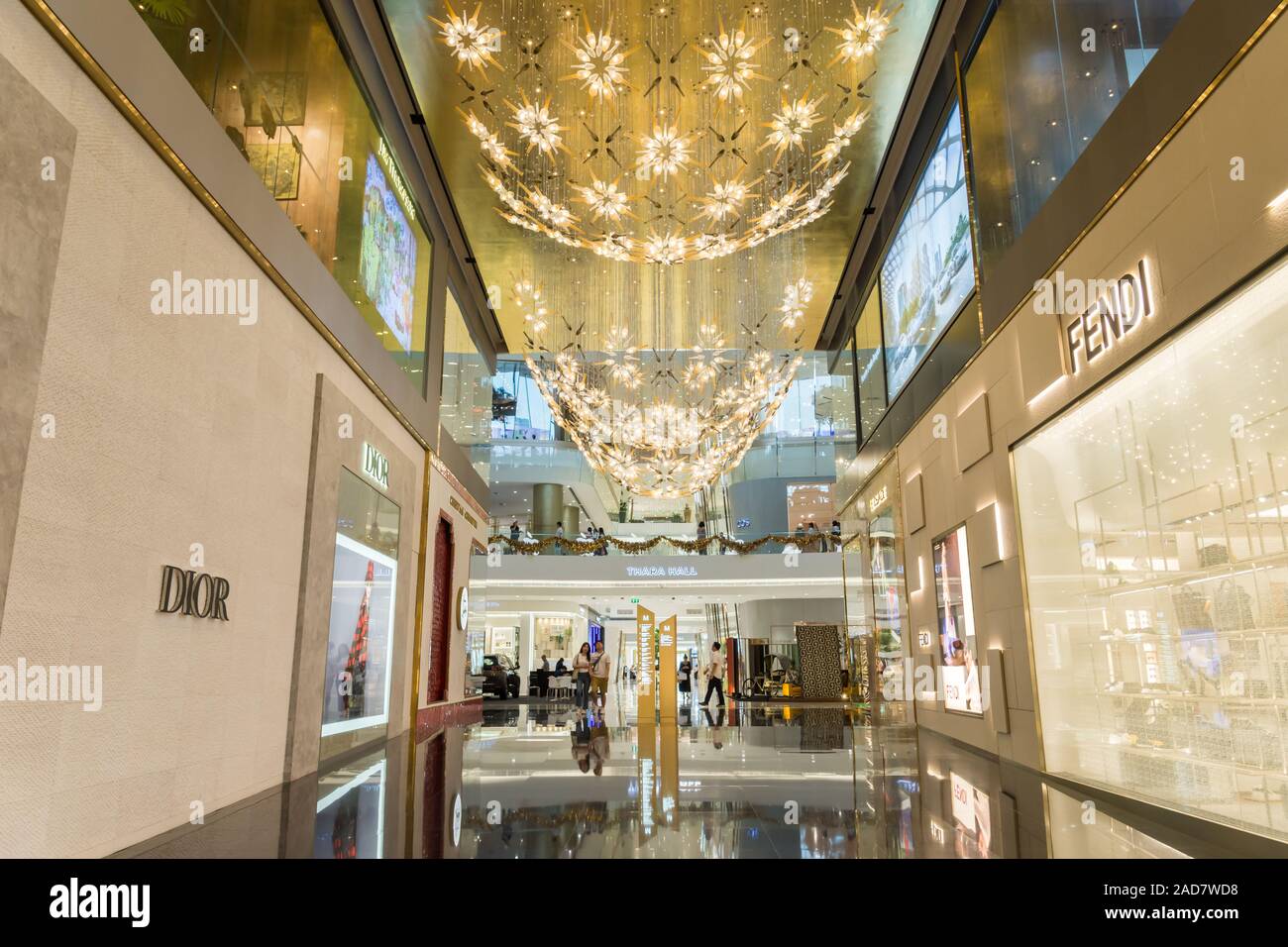 Iconsiam, Thailand - Okt 30,2019: die Menschen können die Erkundung um Iconsiam Shopping Mall, es bietet High-End Marken und einen schwimmenden Markt Stockfoto