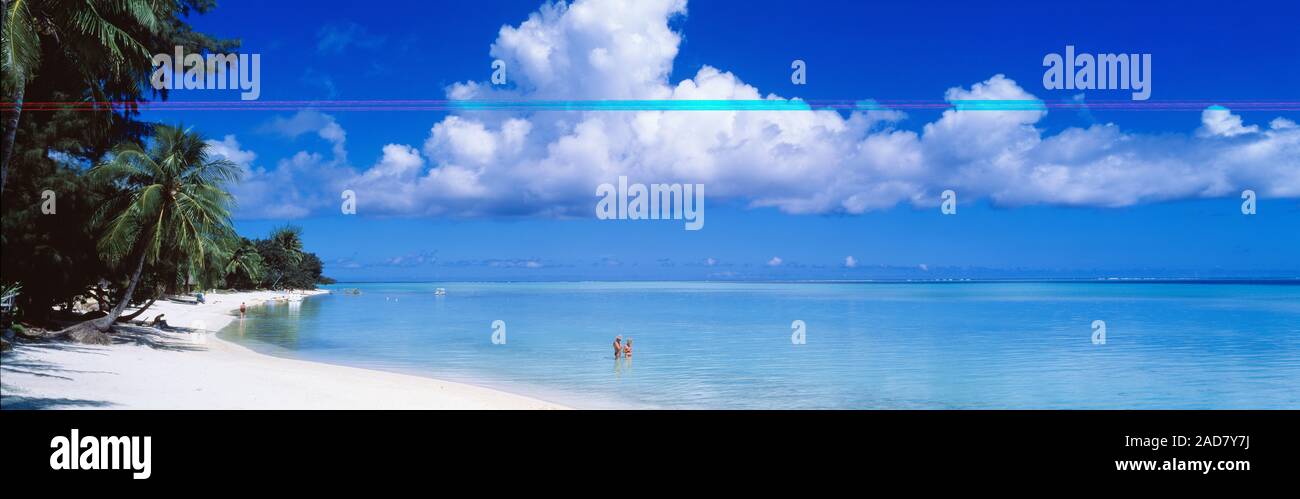 Blick auf den Strand und Palmen, Matira-strand, Tahiti, Französisch-Polynesien, South Pacific Stockfoto