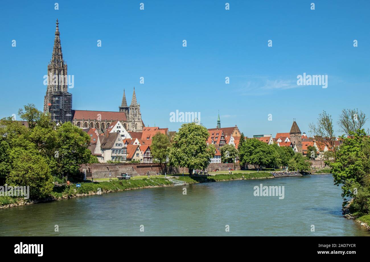 Ulm an der Donau mit Stadtmauer, Münster und Metzgerturm Stockfoto