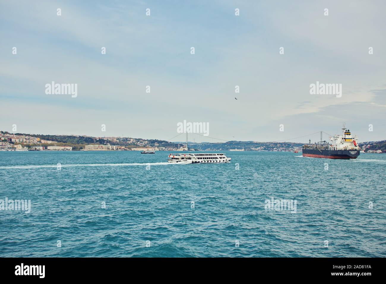 Blick auf Istanbul und der Fähre. Ufer des Bosporus. Türkei Stockfoto