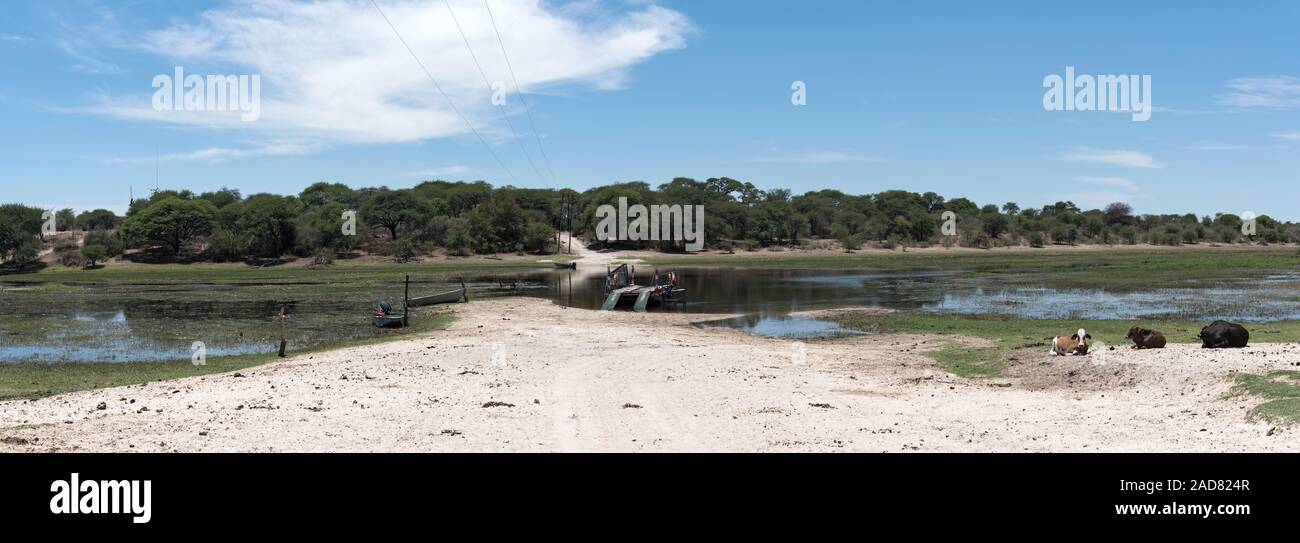 Fähre über den Boteti Fluss in der Makgadikgadi Pans National Park, Botswana Stockfoto