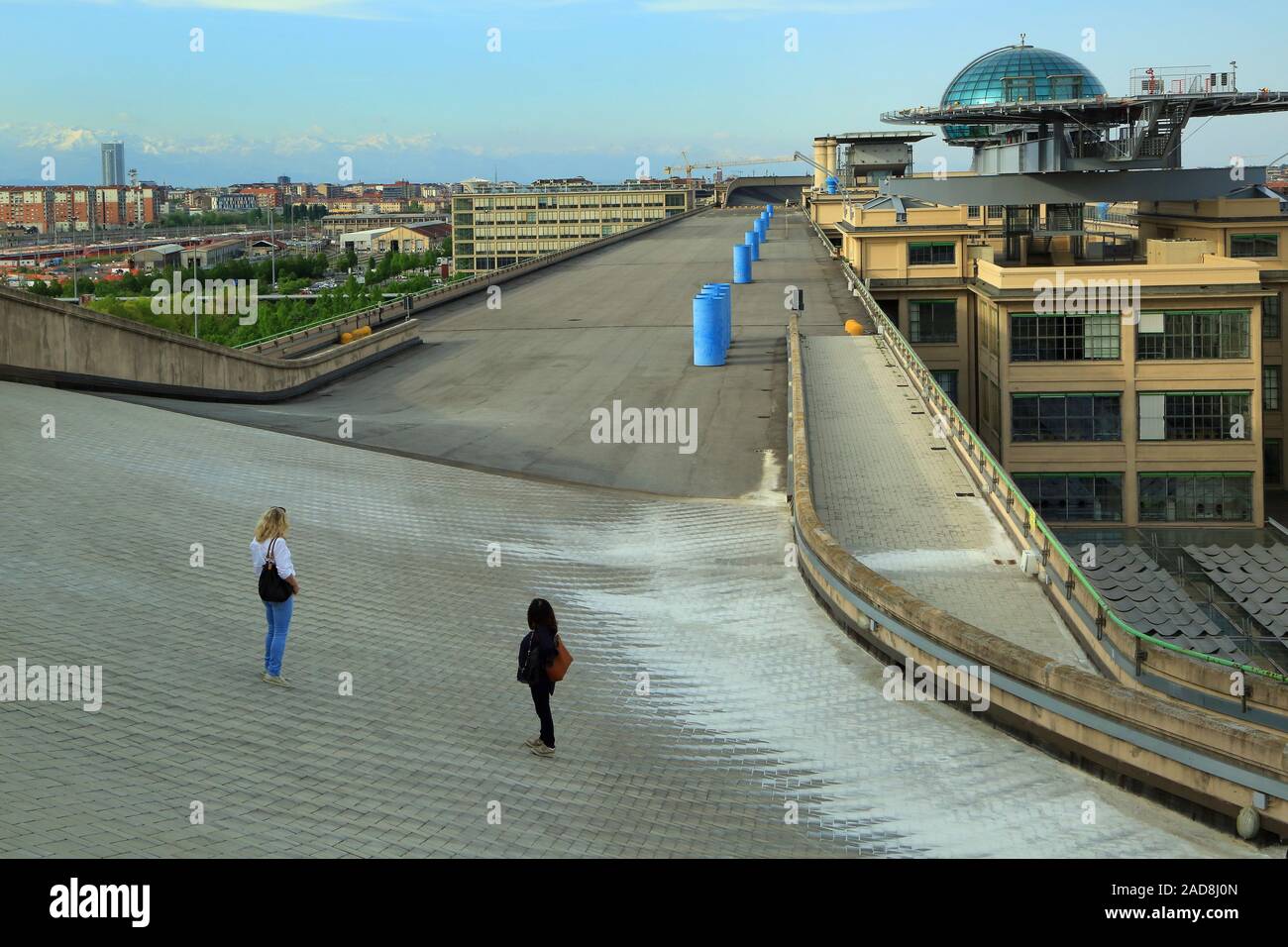 Turin, Italien, Teststrecke auf dem Dach der Fabrik Fiat Lingotto mit Kugel La Bolla Stockfoto