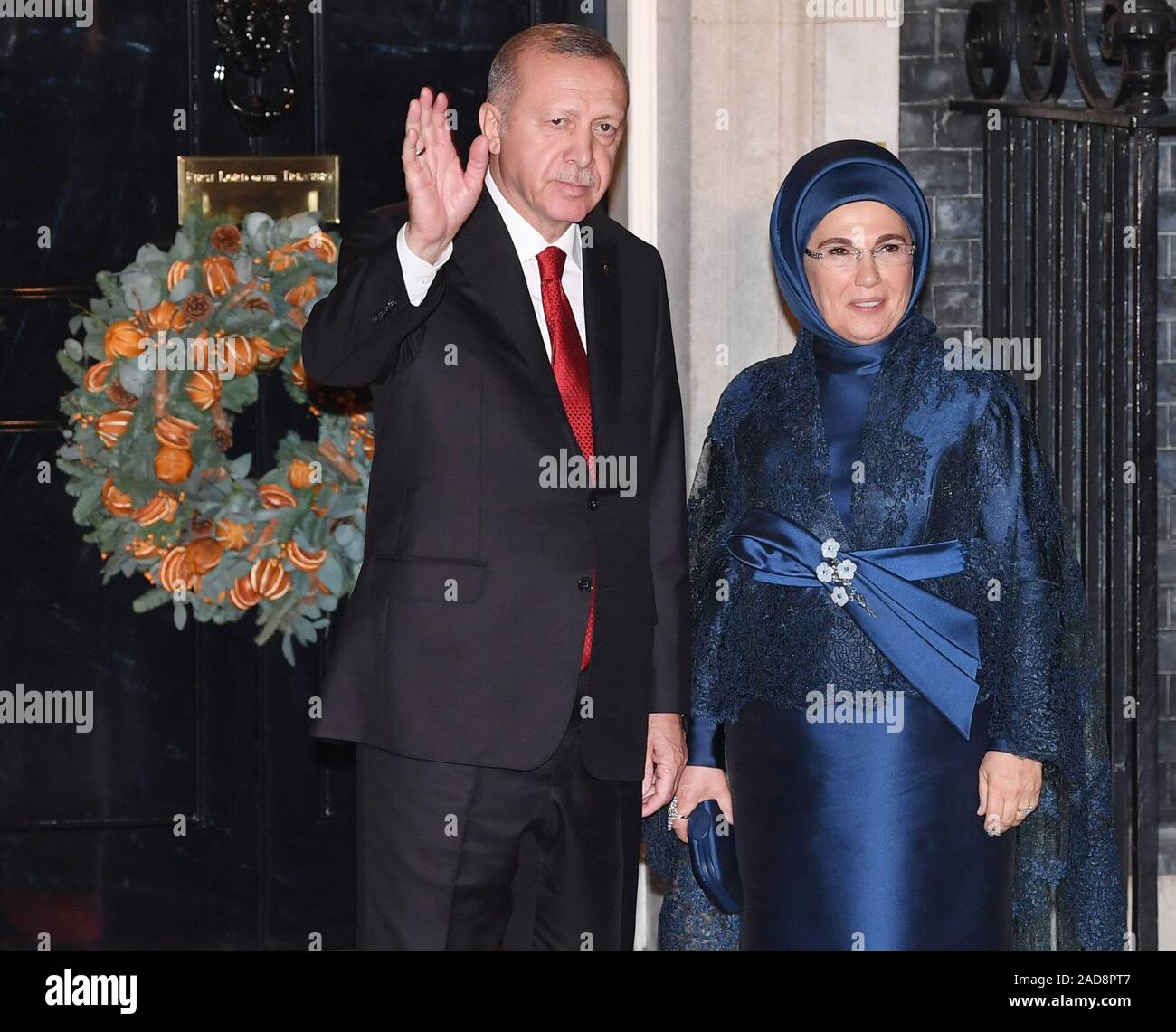 London, Großbritannien. 03 Dez, 2019. Türkischen Präsidenten Erdogan und  breiten Emine Erdogan an Nummer 10 Downing Street für den 70. Jahrestag der  NATO-Gipfel in London am Dienstag, 3. Dezember 2019. Foto von