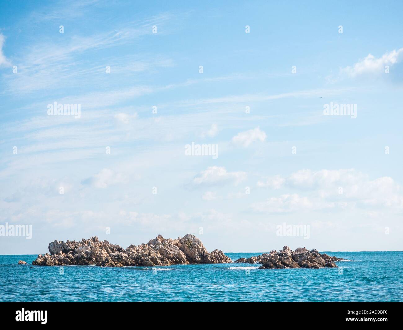 Unterwasser Grab von König Munmu von Silla gekennzeichnet durch Daewangam Felsen, Gyeongju Südkorea. Er bat im Osten Meer bestattet werden aus Japan zu schützen. Stockfoto