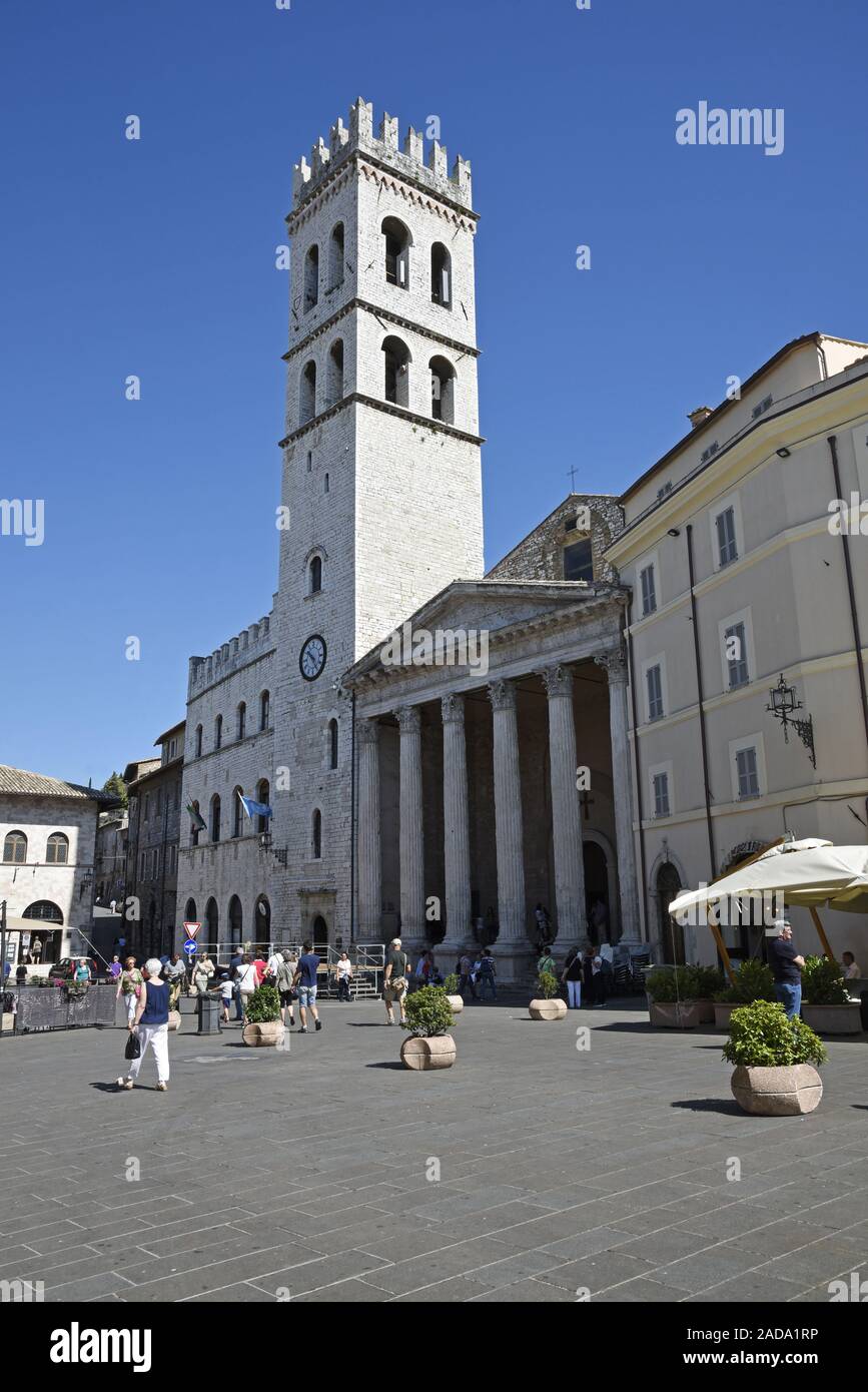 Santa Maria, Kirche, Minerva Tempel, Piazza del Comune Square, Assisi, Italien, Europa Stockfoto