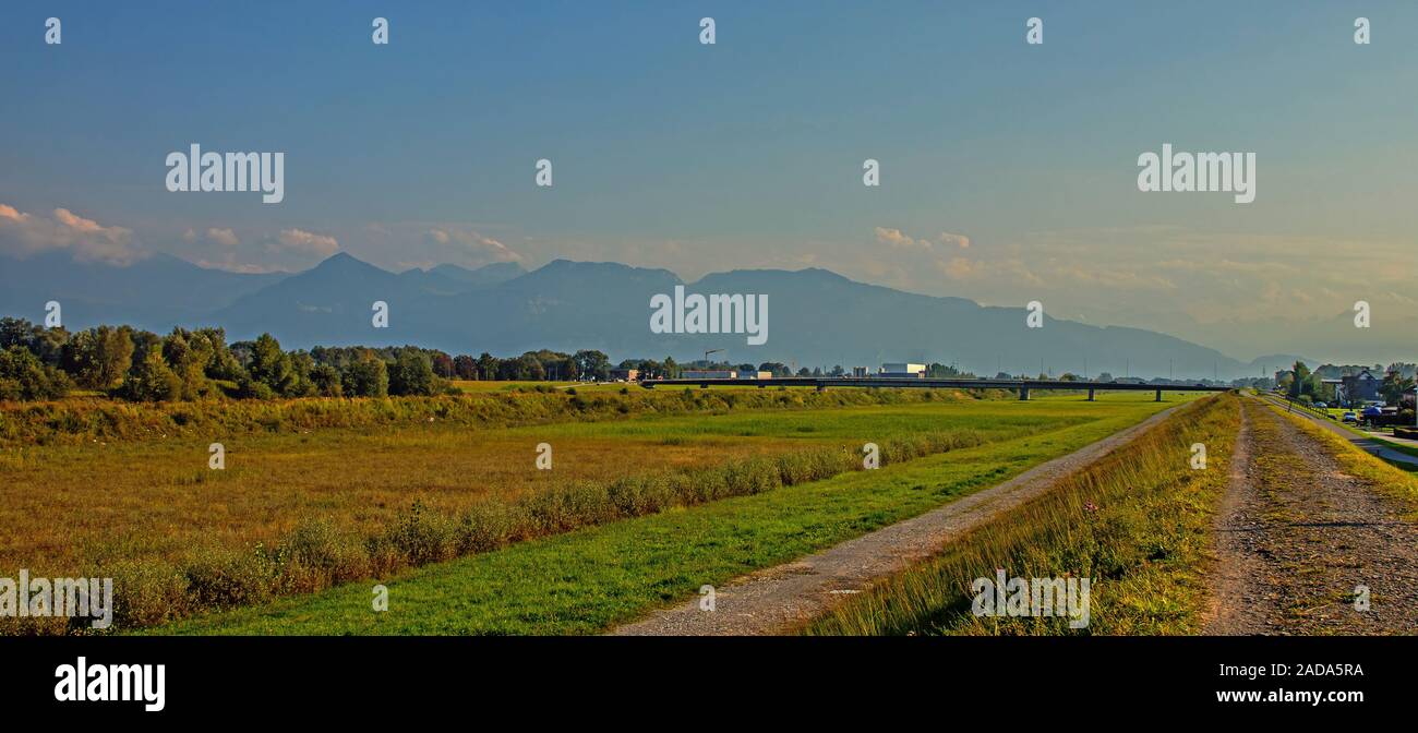 Blick auf die Alpen bei Fußach, Österreich Stockfoto