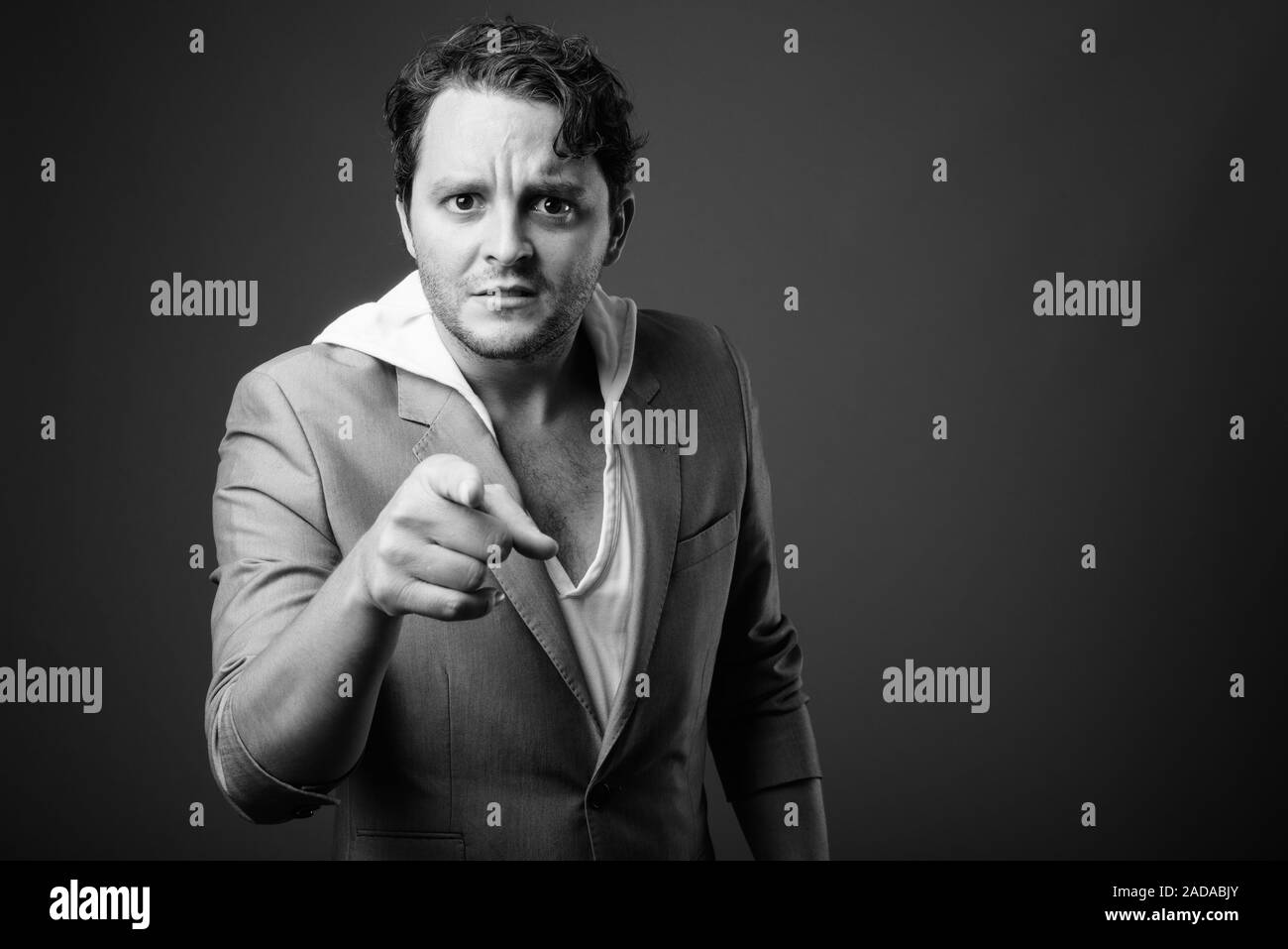 Studio Aufnahme des italienischen Geschäftsmann in Schwarz und Weiß Stockfoto