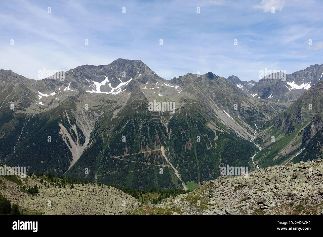 Panoramablick in Richtung Gries mit Berg Gesicht bei Absturzgefahr, Ötztal, Tirol Stockfoto