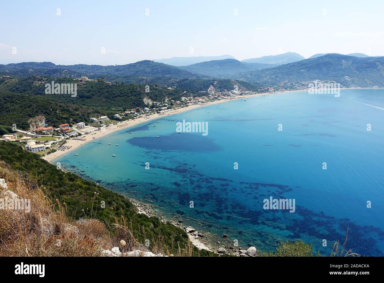 Die Bucht von agions Geoergios Pagi, ein beliebtes Touristenziel, Korfu, Griechenland Stockfoto