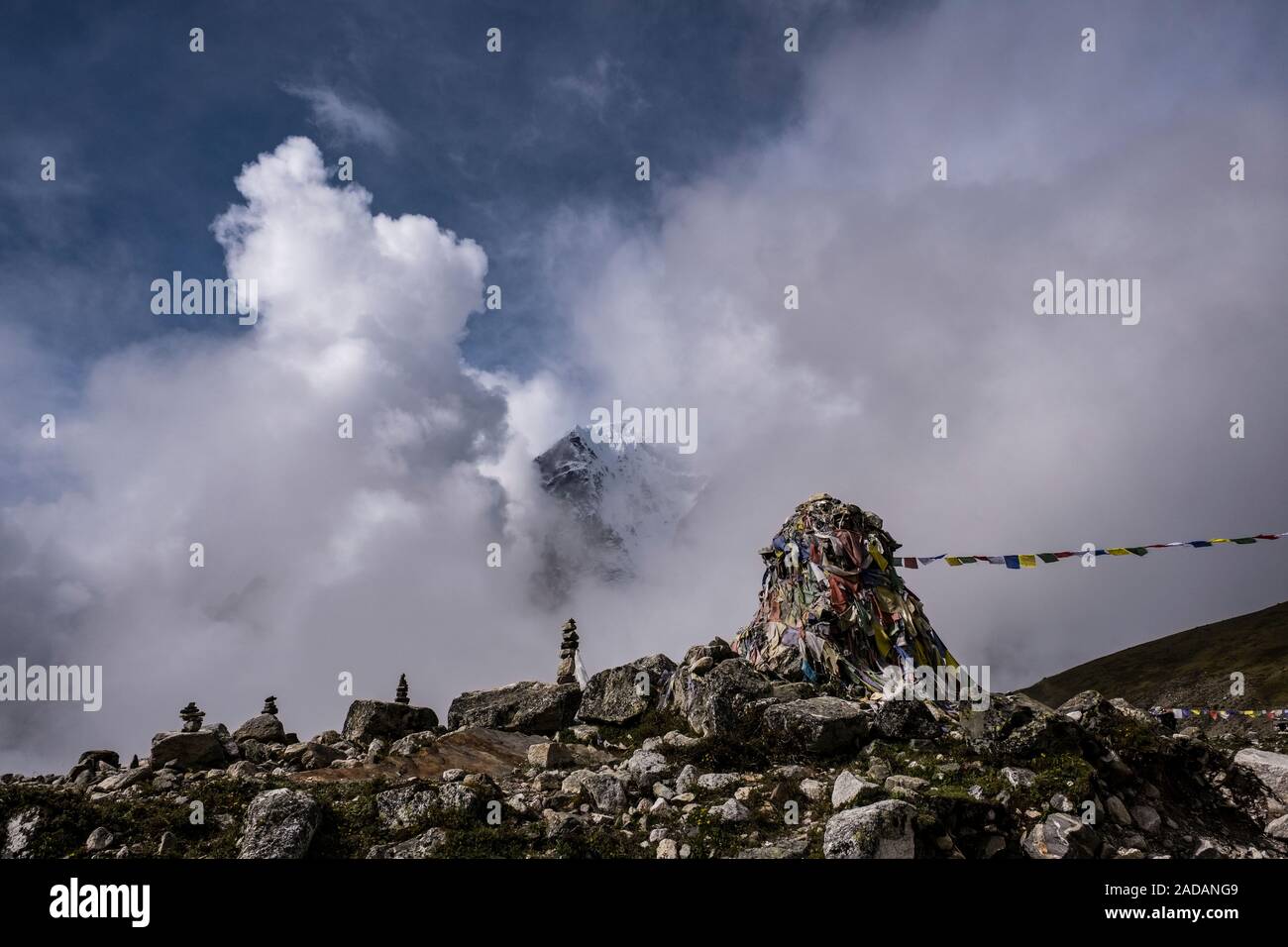 Gedenkstätte für Bergsteiger, die am Mt gestorben sind. Am Dukla pass Everest Stockfoto