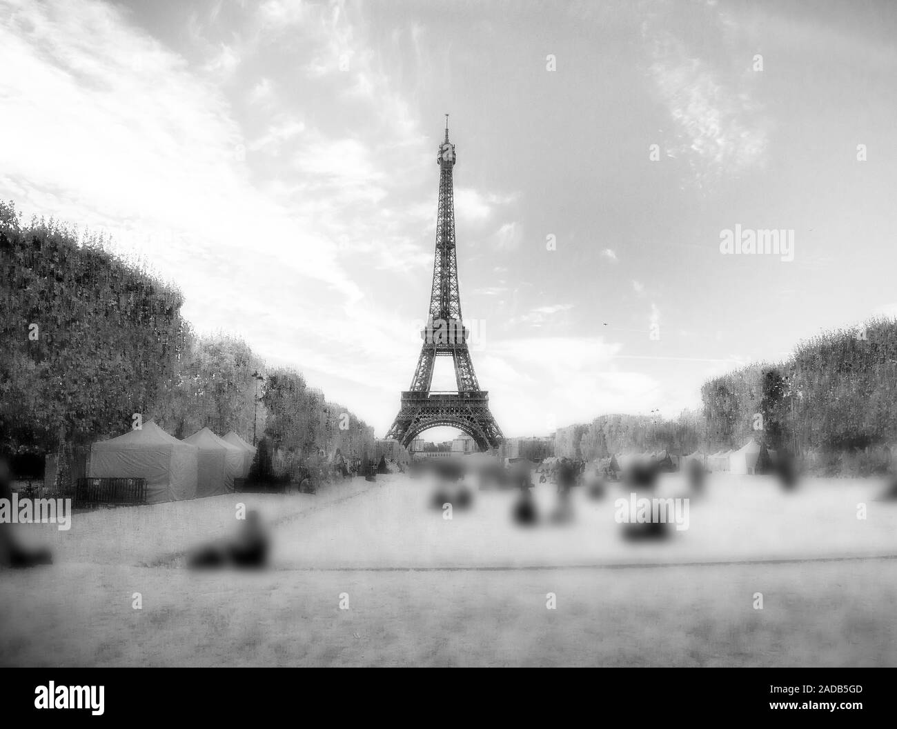 Das Pariser Leben auf dem Hintergrund der Eiffelturm. Stockfoto