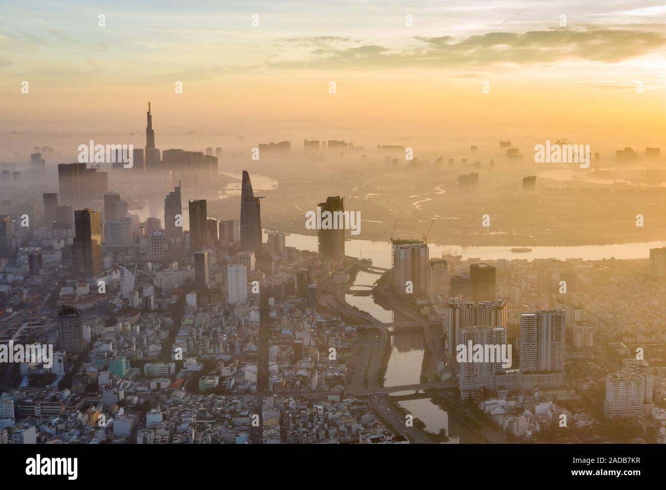 Stadtbild bei Sonnenuntergang Abend in Ho Chi Minh, Vietnam Stockfoto