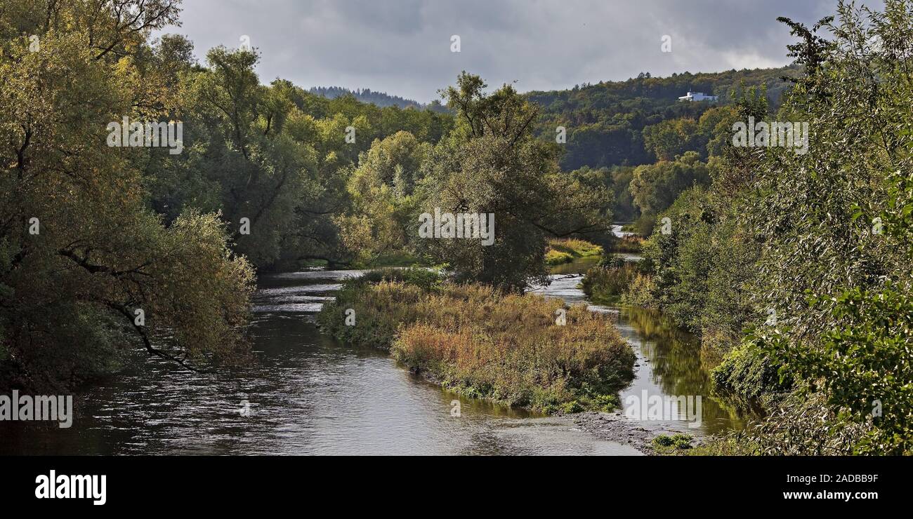 Ruhr in Neheim, Arnsberg, Sauerland, Nordrhein-Westfalen, Deutschland, Europa Stockfoto