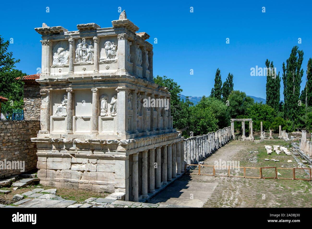 Die Ruinen der Sebasteion, war eine religiöse Heiligtum um die Verehrung der Römischen Kaiser als Götter auf der Website von Aphrodisias in der Türkei. Stockfoto