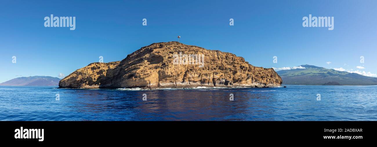 Fünf Bilddateien wurden kombiniert dieses Panorama von der Rückwand des Molokini Krater, die sichelförmige Insel vor der Insel Maui, Hawaii zu erstellen. T Stockfoto