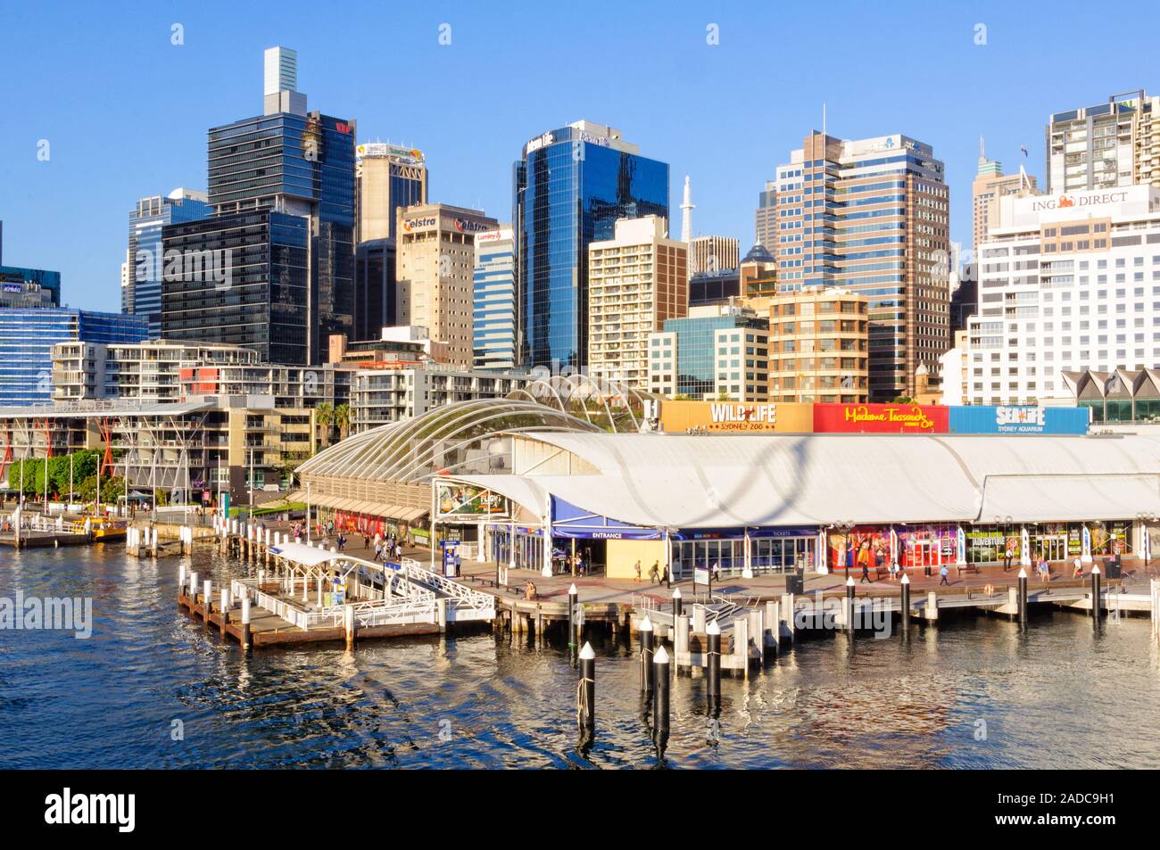 Aquarium Wharf direkt neben der historischen Pier 26 und Schriftart des Sea Life Aquarium in Sydney Darling Harbour - Sydney, NSW, Australien Stockfoto