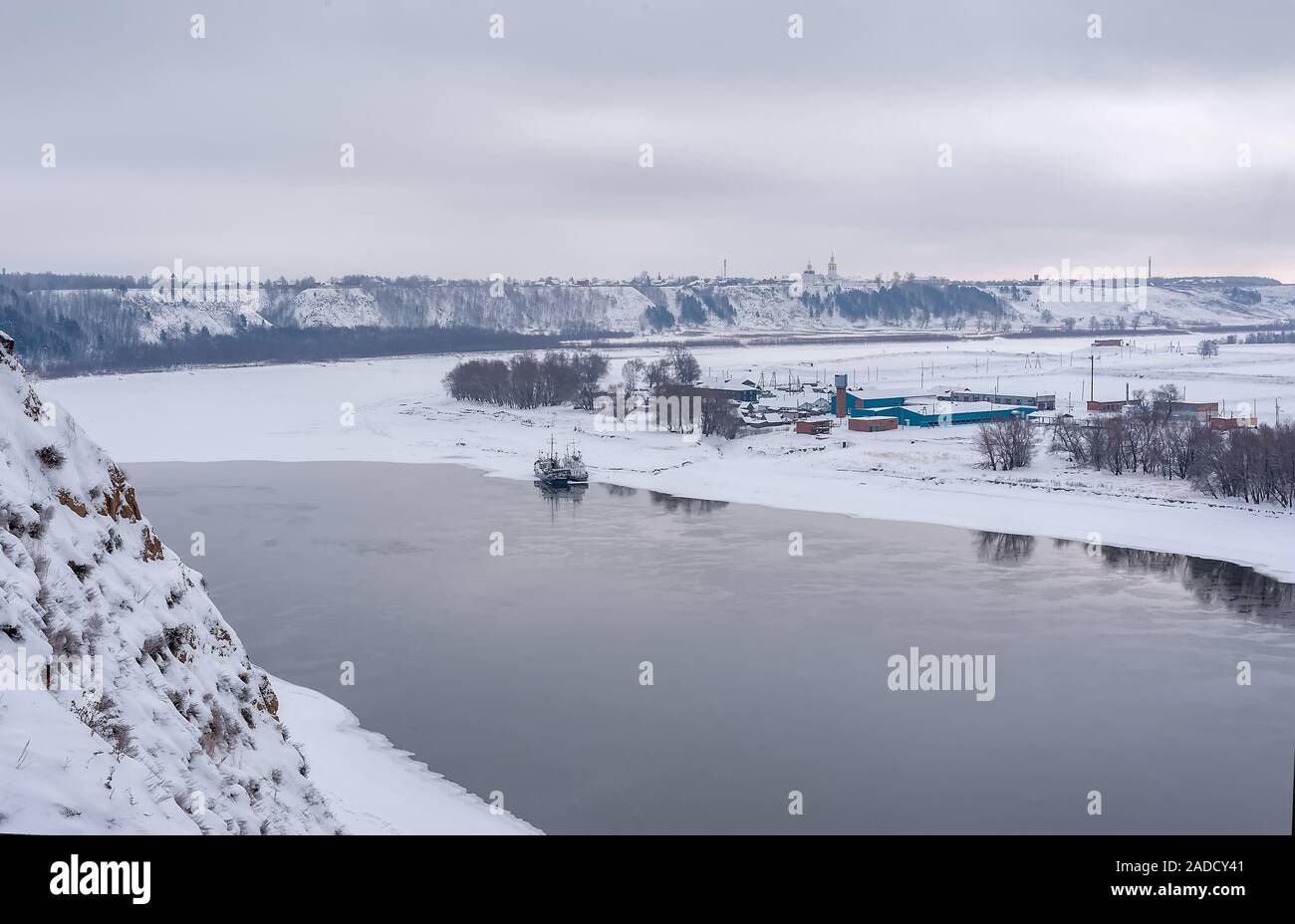 Blick auf Abalak Znamensky Kloster und Fischen Anlage Stockfoto