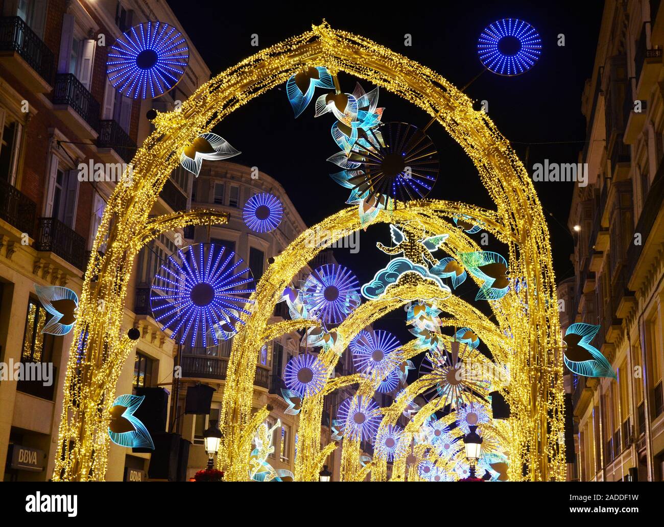 Calle Larios, die Hauptstraße von Malaga, Spanien, während Weihnachten 2019 Stockfoto