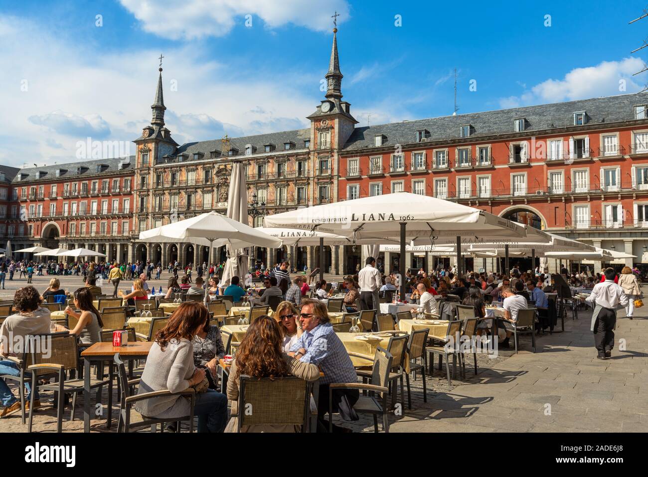 Restaurant im Freien Tische auf der Plaza Mayor, Madrid, Spanien Stockfoto