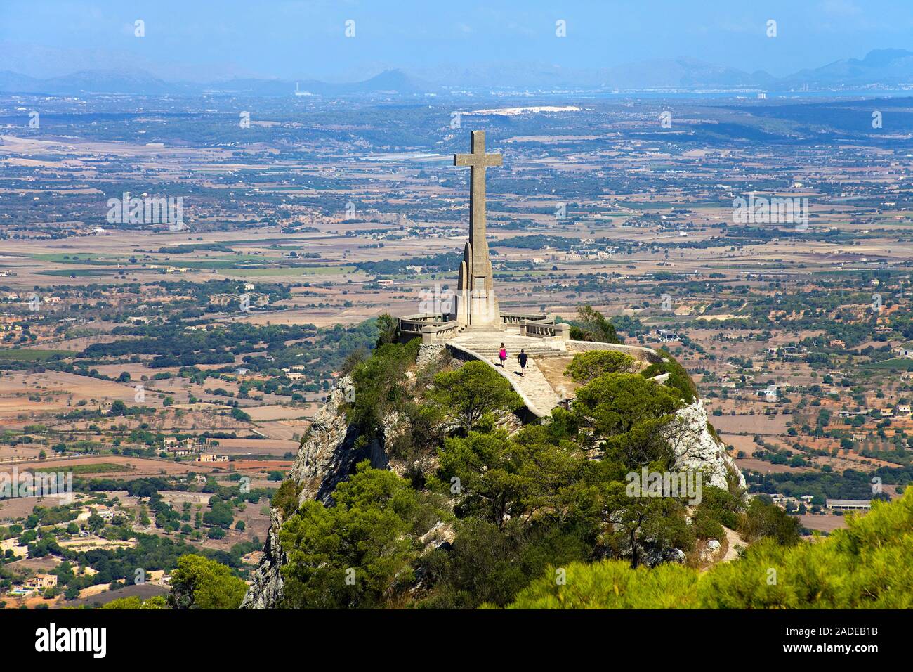 Creu de Picot, Stein Kruzifix auf dem Puig de Milá im Kloster Santuari de Sant Salvador, Felanitx, Mallorca, Balearen, Spanien Stockfoto