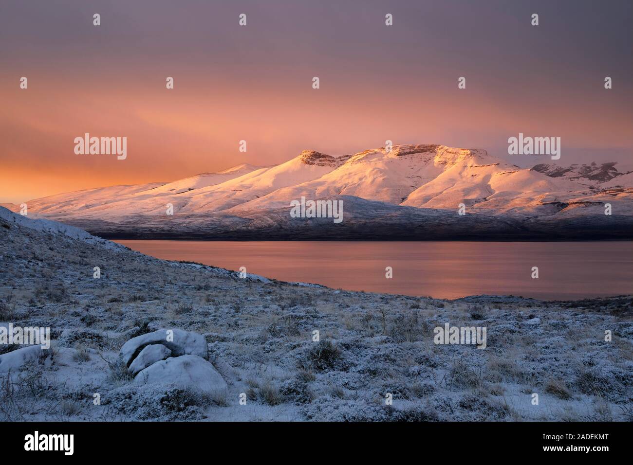 Sunrise, verschneite Landschaft am Lago Sarmiento, Torres del Paine Nationalpark, Patagonien, Chile Stockfoto
