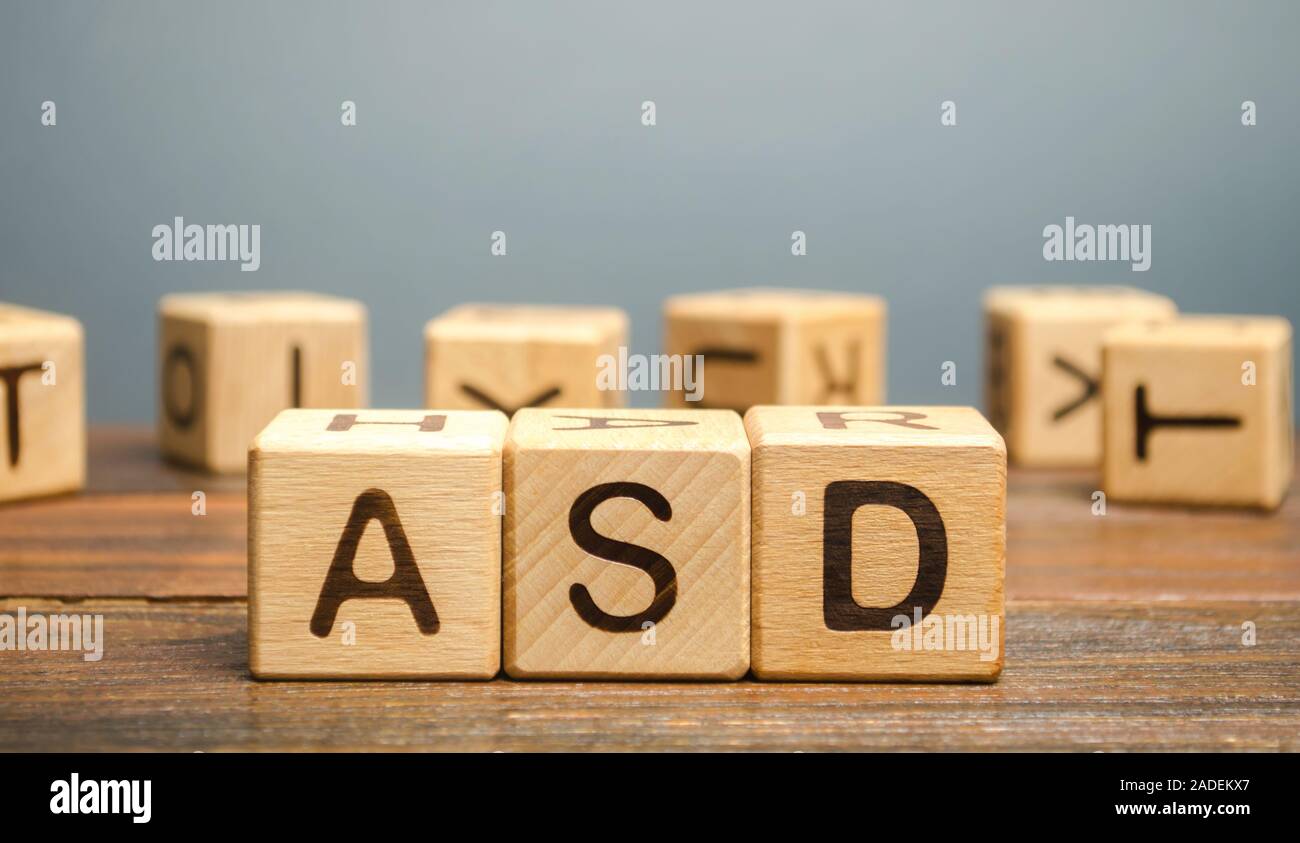 Holzblöcke mit dem Wort ASD-Autismus-Spektrum-Störungen. Neurologische und Entwicklungsstörung Stockfoto