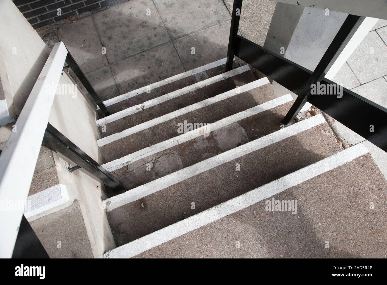 Blick über steile Treppen. Stockfoto