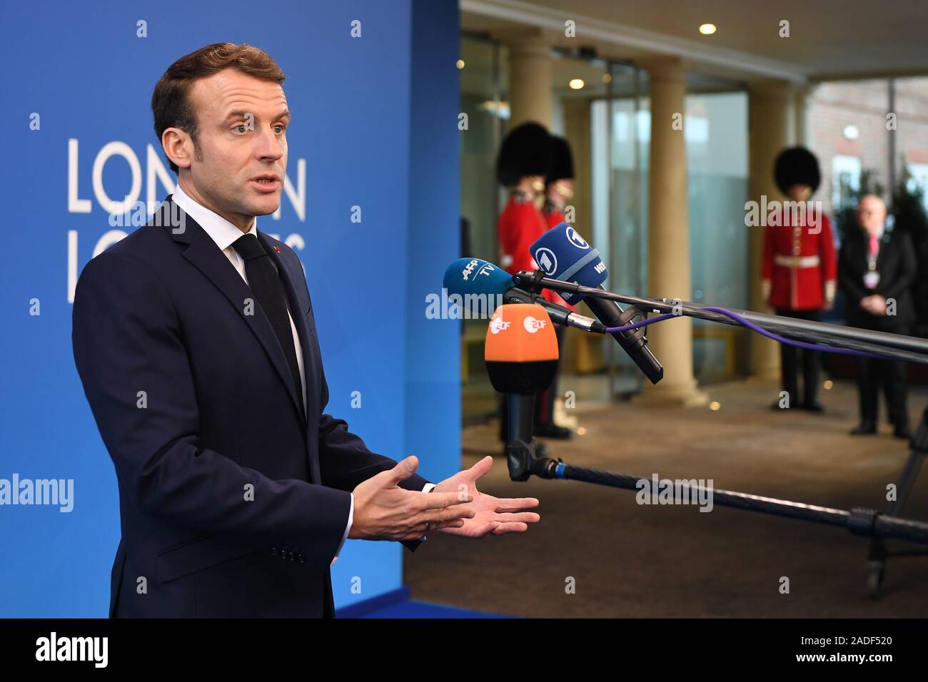 Präsident Frankreichs, Emmanuel Längestrich kommt für die jährlichen Nato-Gipfel der Staats- und Regierungschefs im Grove Hotel in Watford, Hertfordshire. PA-Foto. Bild Datum: Mittwoch, 4. Dezember 2019. Siehe PA Geschichte Politik der Nato. Photo Credit: Chris J Ratcliffe/PA-Kabel Stockfoto