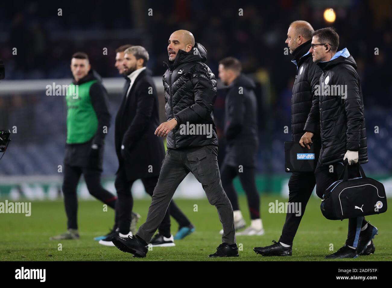 BURNLEY, ENGLAND - Dezember 03: Pep Guardiola Manchester City Walks off die Tonhöhe nach der Premier League Match zwischen Burnley FC und Manchester City im Turf Moor am Dezember 3, 2019 in Burnley, Großbritannien. (Foto von MB Media) Stockfoto