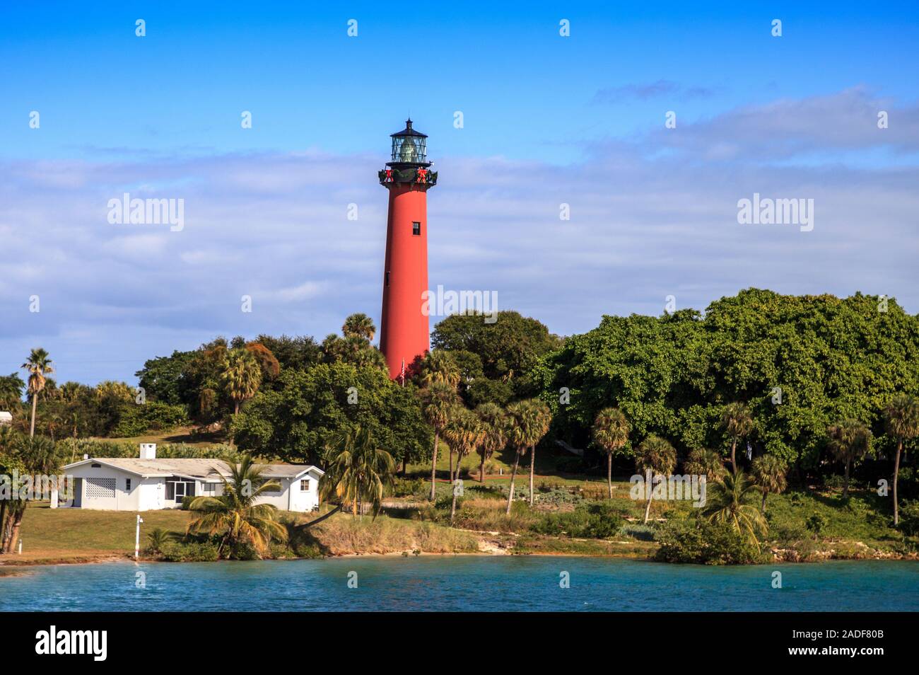 Jupiter Inlet Leuchtturm aus über dem Wasser in Jupiter, Florida Stockfoto