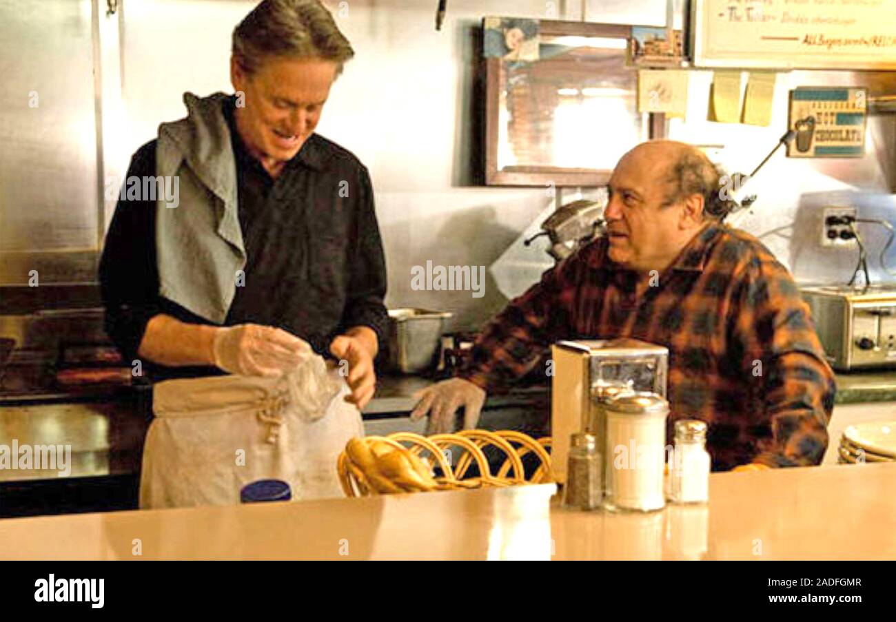 SOLITARY MAN 2009 Film mit Michael Douglas links und Danny DeVito Stockfoto