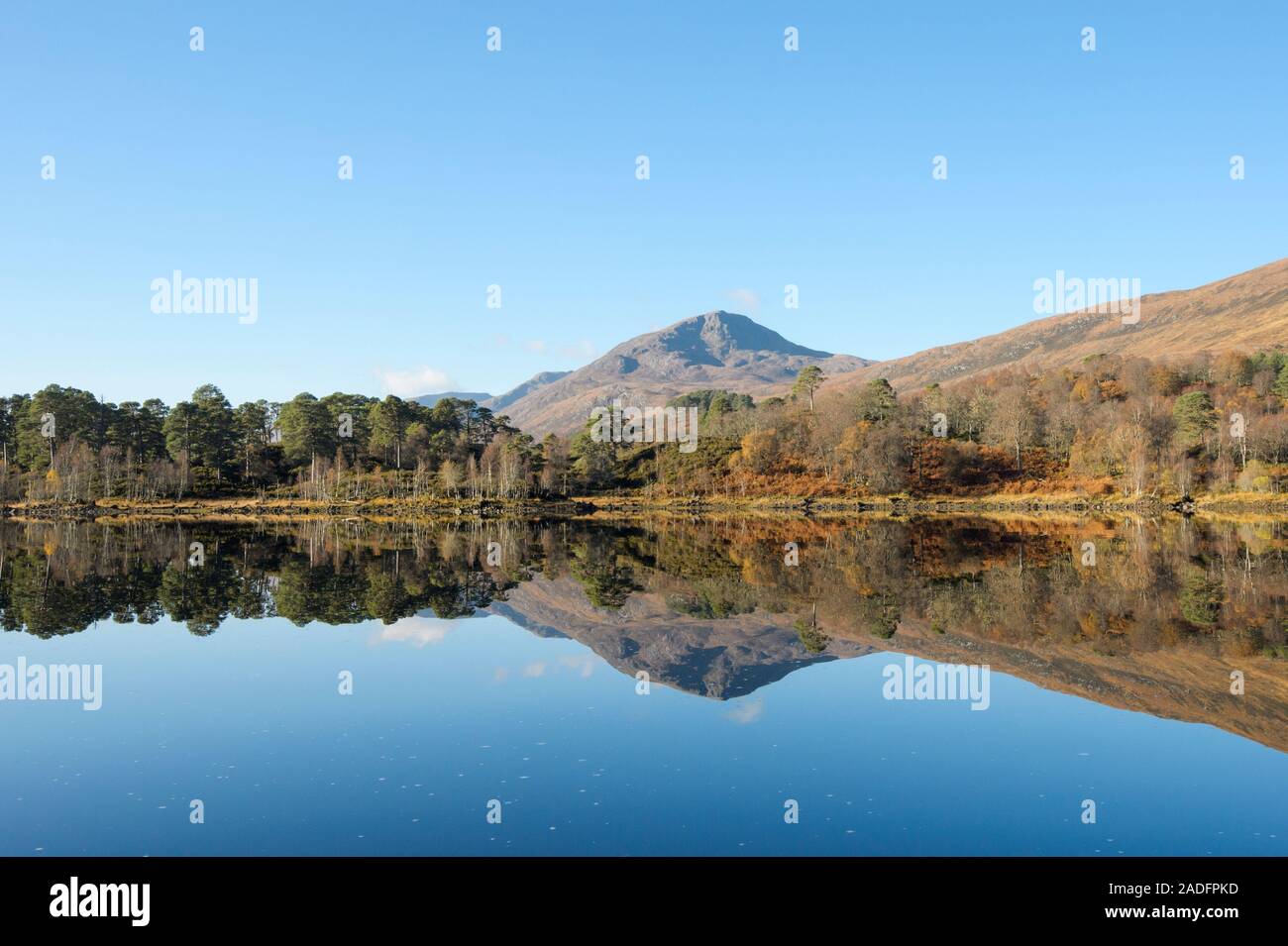 Loch Beinn a' Mheadhoin, Glen Affric, Highlands, Schottland. Stockfoto