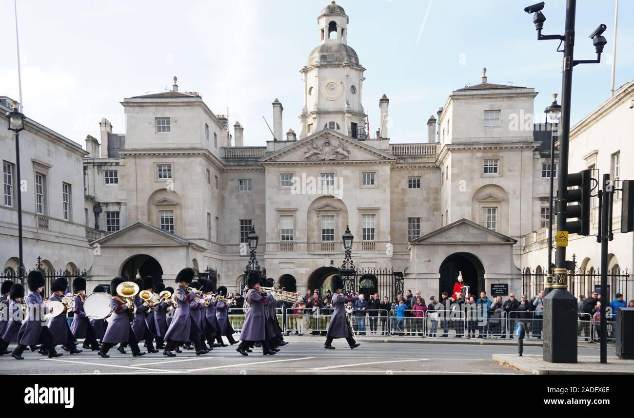 London, UK Die Horse Guards und Band auf Weißen Saal. Foto von Dennis Brack Stockfoto