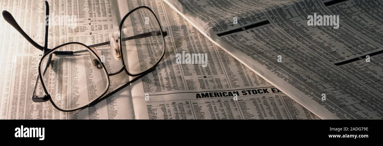Close-up von Brillen auf Börse Seiten Stockfoto
