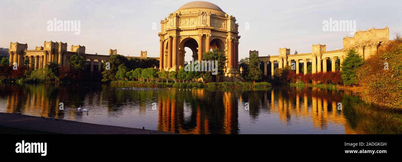 Gebäude an der Waterfront, Palast der Schönen Künste, San Francisco, Kalifornien, USA Stockfoto