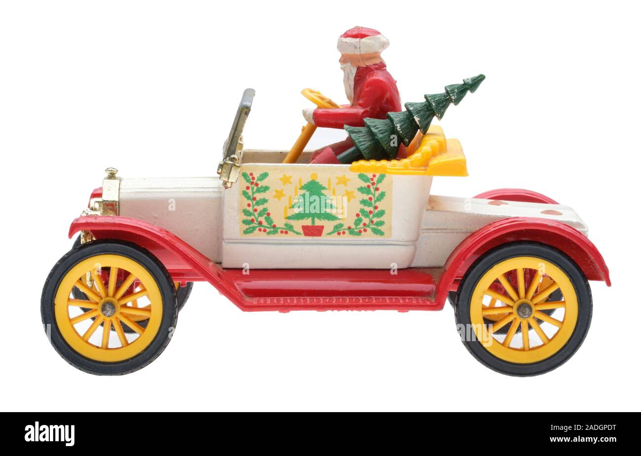 Vater Weihnachten in einem alten Ford Motor Auto. Dinky metall Spielzeug mit Santa und einen Weihnachtsbaum. Stockfoto