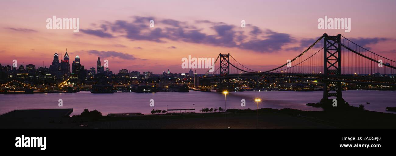 Brücke über einen Fluss, Ben Franklin Brücke, Philadelphia, Pennsylvania, USA Stockfoto