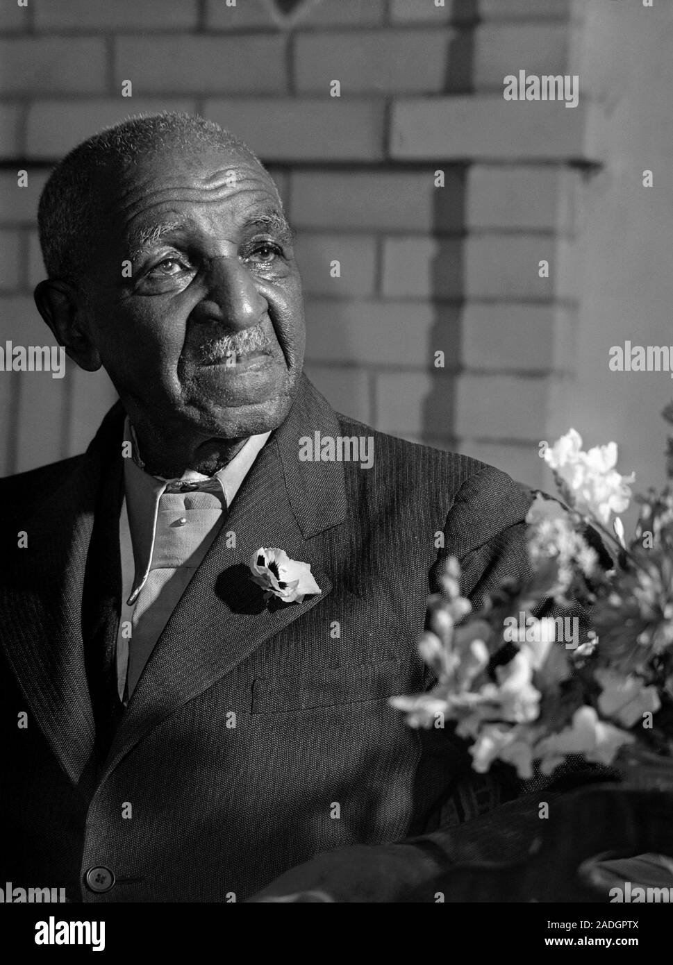 George Washington Carver (1864-1943), African-American Landwirtschaftlicher  Chemiker. Carver War Ein Sklave Geboren, Wurde Aber Von Seinem Ehemaligen  Besitzer (1865) Angenommen. Er Stockfotografie - Alamy