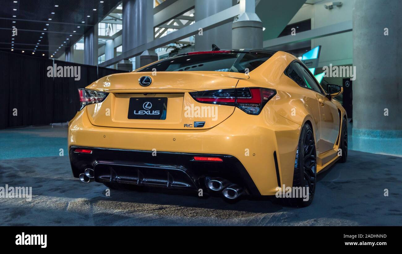 LOS ANGELES, CA/USA - November 20, 2019: Ein 2019 Lexus RC F Auto auf der Los Angeles Auto Show. Stockfoto