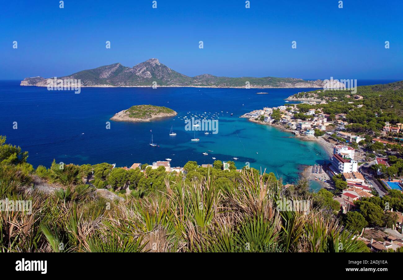 Bucht von Sant Elm mit dem winzigen Pantaleu Insel und Insel Sa Dragonera, San Telmo, Mallorca, Balearen, Spanien Stockfoto