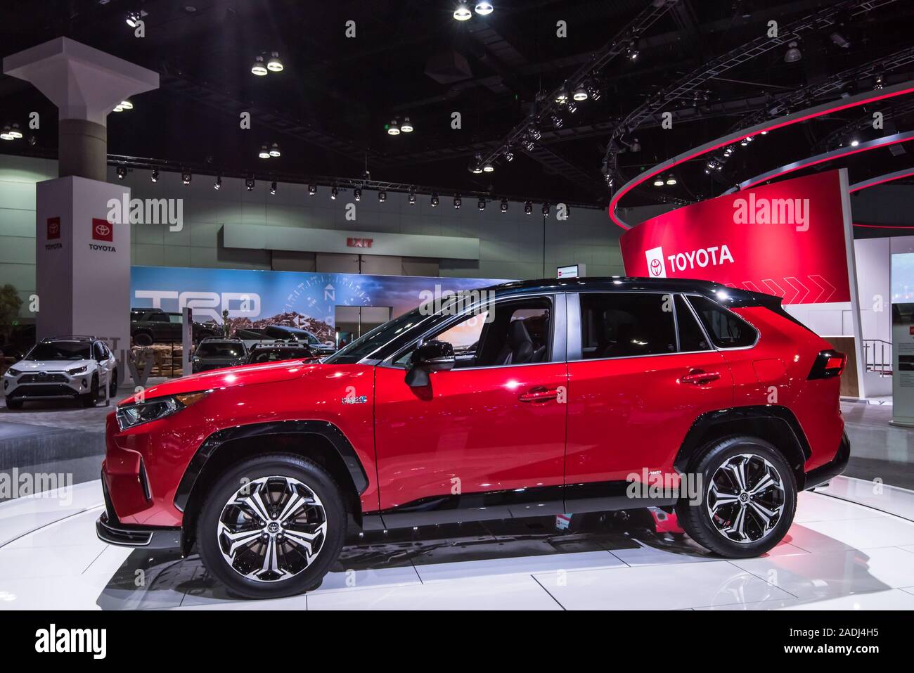 LOS ANGELES, CA/USA - November 21, 2019: 2021 Toyota RAV4 SUV auf der Los Angeles Auto Show. Stockfoto