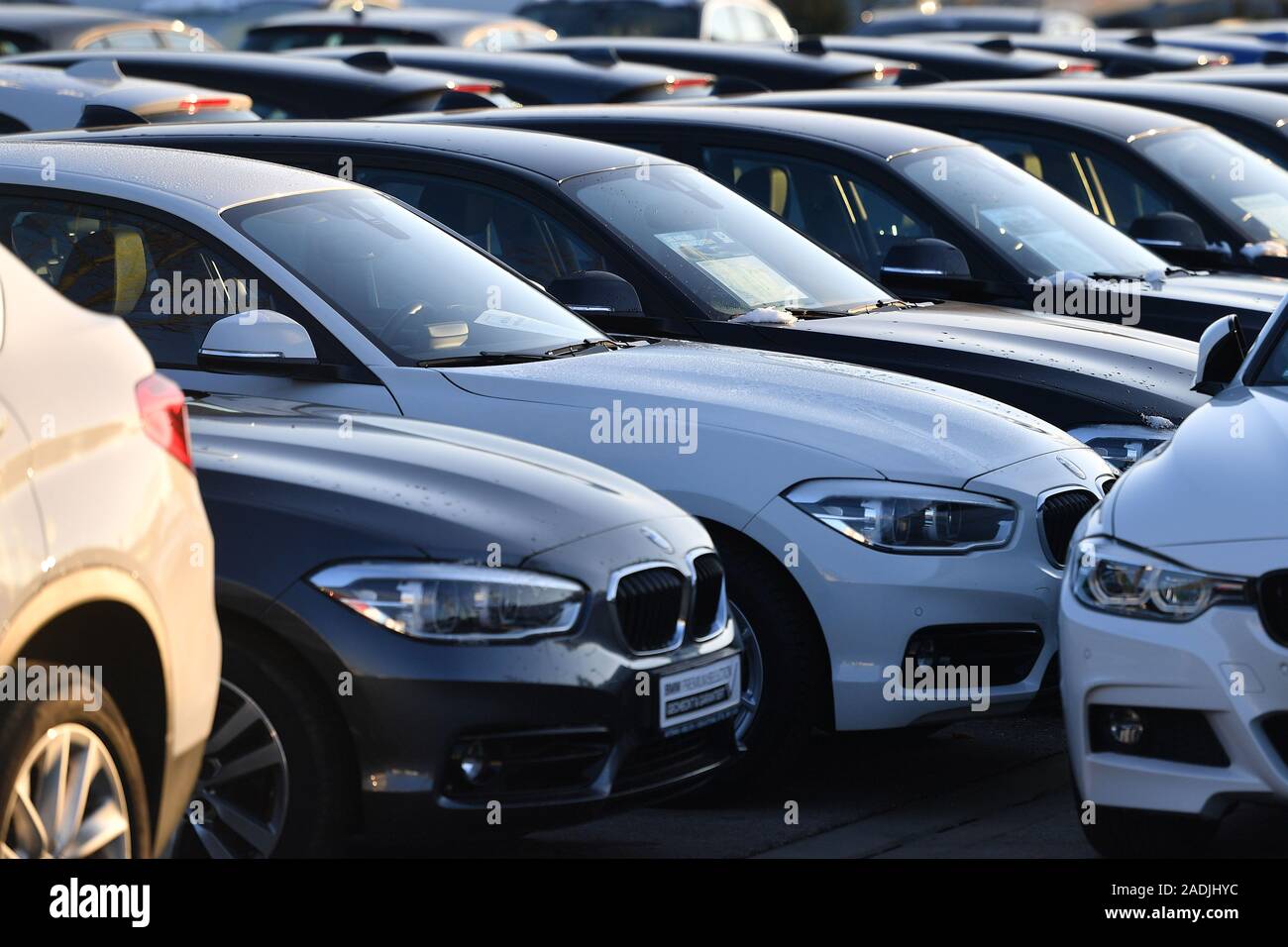 München, Deutschland. 04 Dez, 2019. BMW Automobile, Export, Export,  Gebrauchtwagen, gebraucht, so gut wie neue Autos, Gebrauchtwagen, Auto  kaufen, kaufen, BMW Autos, Autohändler, Autos auf Lager, bieten, Autos, zu  teuer. Premium Selection.