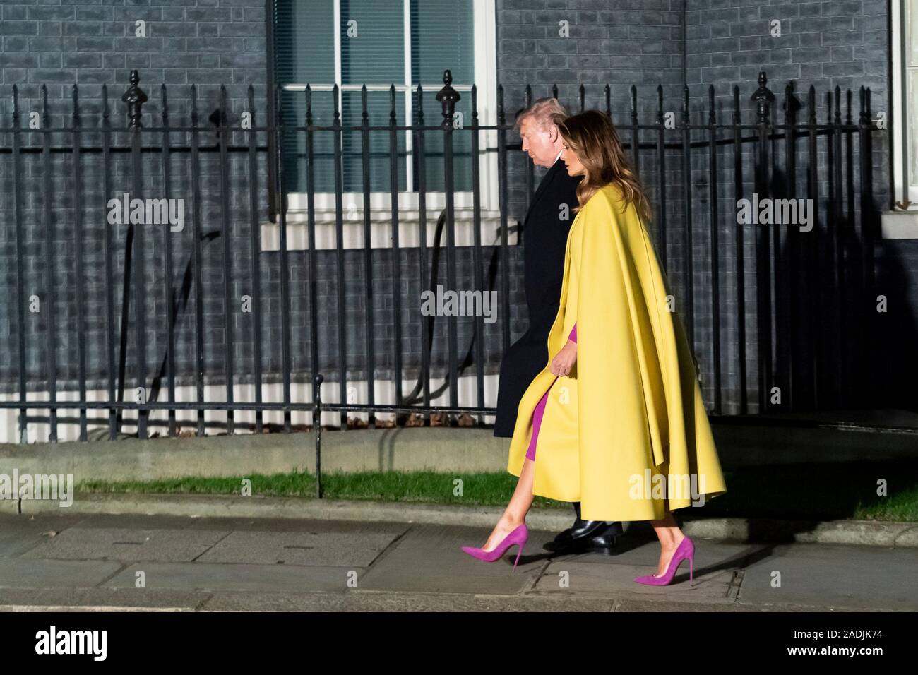 London, Vereinigtes Königreich. 03. Dezember 2019. Us-Präsident Donald Trump und First Lady Melania Trump kommen an Nr. 10 Downing Street, vor einem Empfang zum 70. Jahrestag des NATO-Bündnisses am 3. Dezember 2019 in London, Vereinigtes Königreich. Quelle: Andrea Hanks/Planetpix/Alamy leben Nachrichten Stockfoto