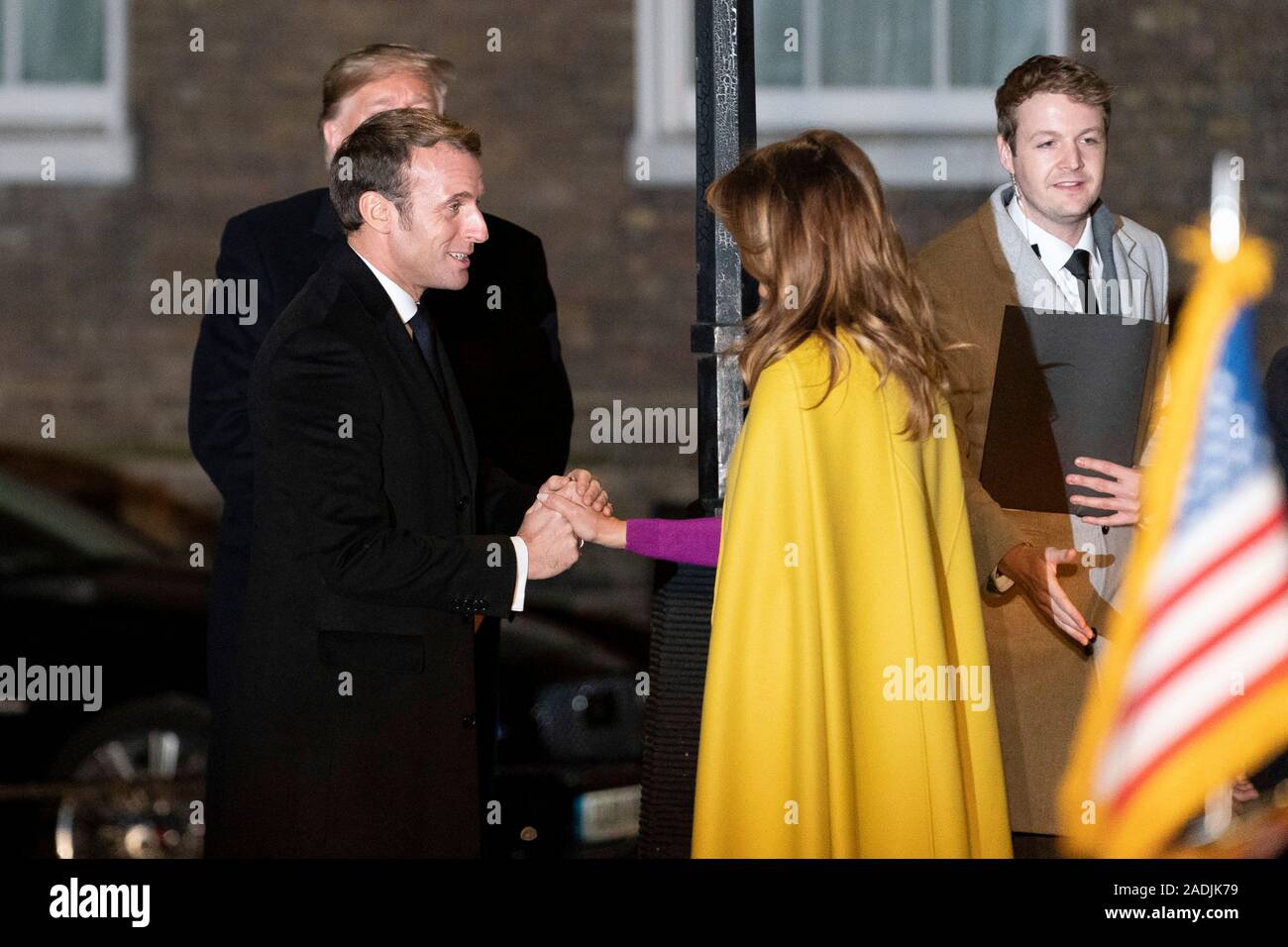 London, Vereinigtes Königreich. 03. Dezember 2019. Der französische Präsident Emmanuel Längestrich, Links, grüßt First Lady der USA Melania Trump, wie Sie ankommen an Nr. 10 Downing Street, vor einem Empfang zum 70. Jahrestag des NATO-Bündnisses am 3. Dezember 2019 in London, Vereinigtes Königreich. Quelle: Andrea Hanks/Planetpix/Alamy leben Nachrichten Stockfoto