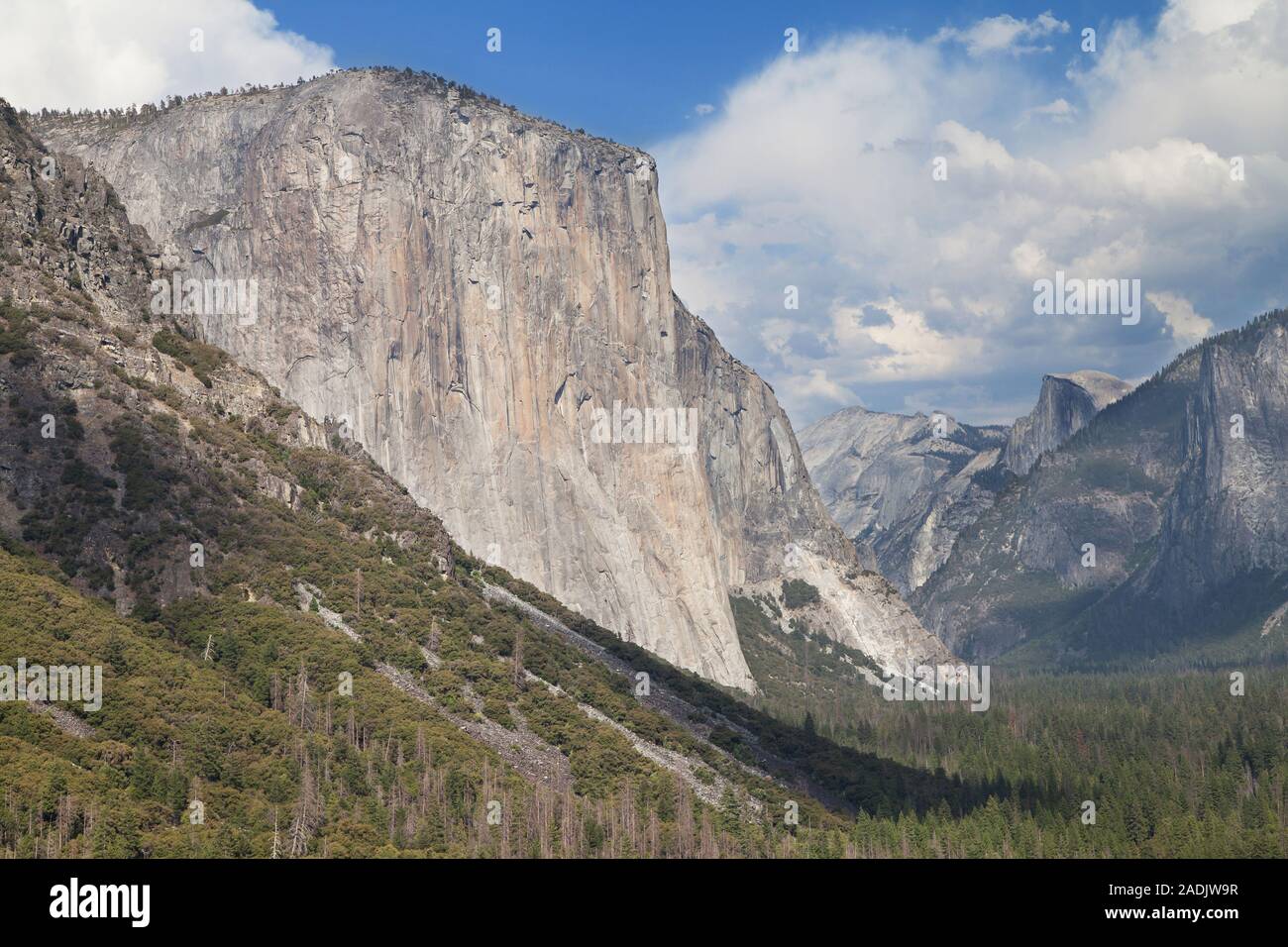 El Capitan und Half Dome von Tunnel, Yosemite National Park, Kalifornien, USA. Stockfoto