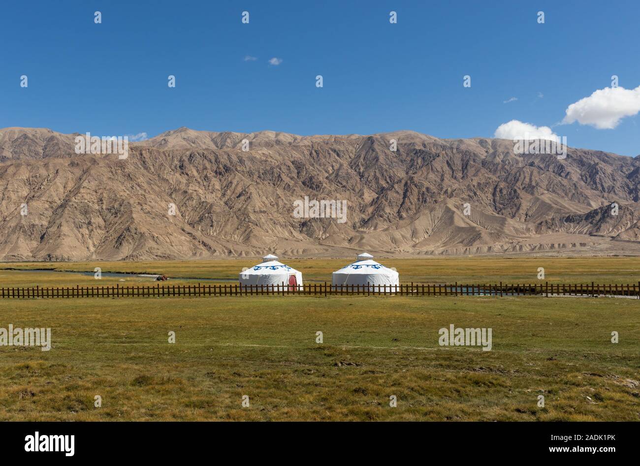 Letzte Stadt vor der Grenze zu Pakistan, Tashkurgan ist eine moderne Stadt, die sich noch stellt eine Nomad soul. Hier im Bild ein Beispiel für yurtas Stockfoto