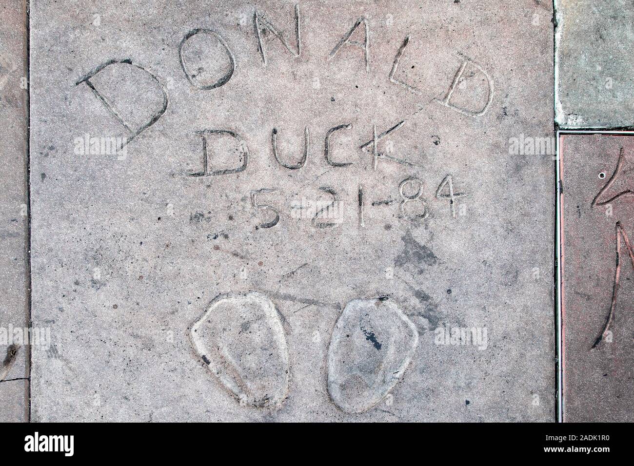 Los Angeles, Kalifornien - September 06, 2019: Spuren der Comic-figur Donald Duck in der Grauman Chinese Theater Vorplatz, Hollywood. Stockfoto